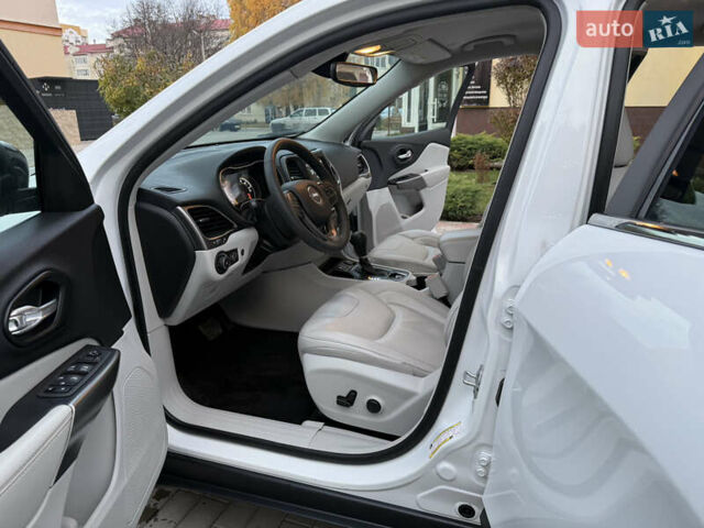 Белый Джип Чероки, объемом двигателя 3.24 л и пробегом 73 тыс. км за 18500 $, фото 48 на Automoto.ua