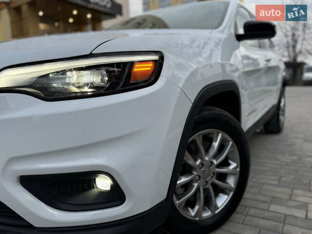 Белый Джип Чероки, объемом двигателя 3.24 л и пробегом 73 тыс. км за 18500 $, фото 5 на Automoto.ua