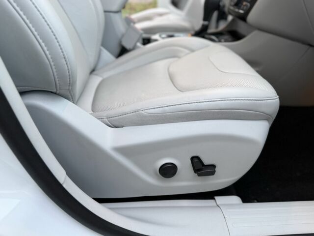 Белый Джип Чероки, объемом двигателя 3.2 л и пробегом 70 тыс. км за 17500 $, фото 16 на Automoto.ua