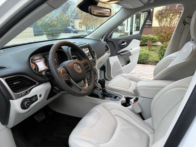 Белый Джип Чероки, объемом двигателя 3.2 л и пробегом 70 тыс. км за 17500 $, фото 9 на Automoto.ua