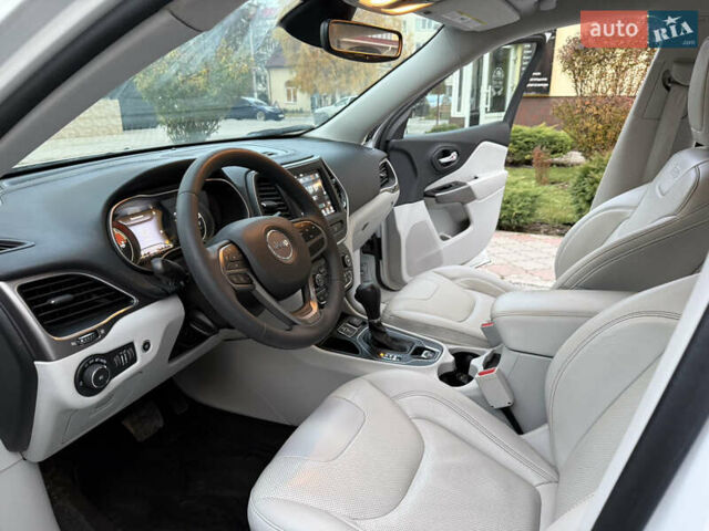 Белый Джип Чероки, объемом двигателя 3.24 л и пробегом 73 тыс. км за 18500 $, фото 47 на Automoto.ua