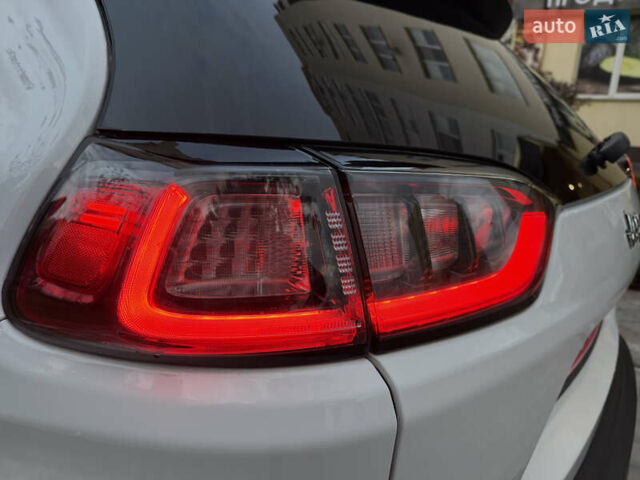 Белый Джип Чероки, объемом двигателя 3.24 л и пробегом 73 тыс. км за 18500 $, фото 35 на Automoto.ua