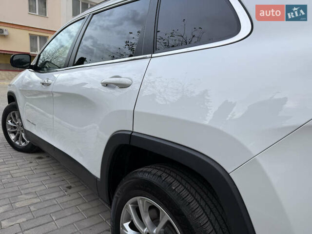 Белый Джип Чероки, объемом двигателя 3.24 л и пробегом 73 тыс. км за 18500 $, фото 37 на Automoto.ua