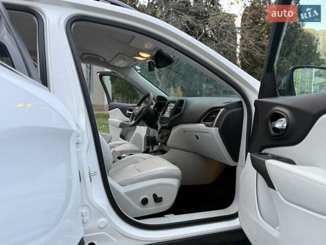 Белый Джип Чероки, объемом двигателя 3.24 л и пробегом 73 тыс. км за 18500 $, фото 67 на Automoto.ua