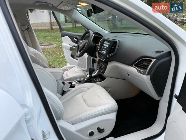 Белый Джип Чероки, объемом двигателя 3.24 л и пробегом 73 тыс. км за 18500 $, фото 61 на Automoto.ua