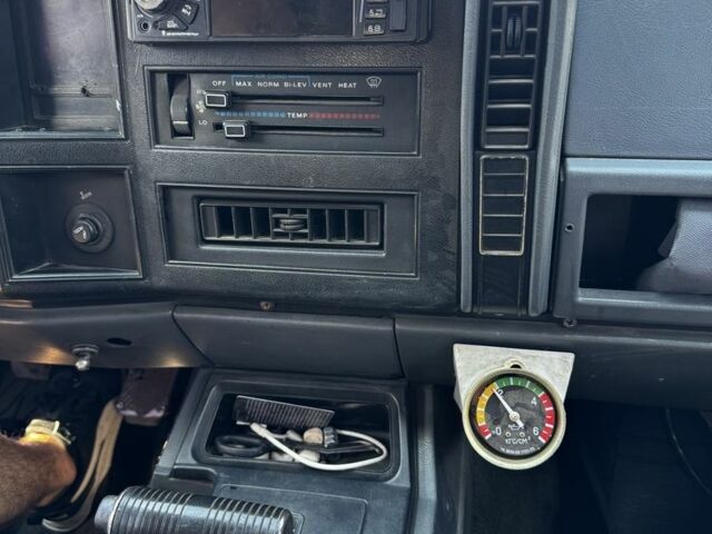 Бежевый Джип Чероки, объемом двигателя 4 л и пробегом 3 тыс. км за 3000 $, фото 6 на Automoto.ua