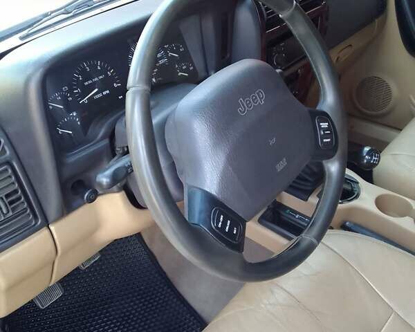 Бежевый Джип Чероки, объемом двигателя 2.5 л и пробегом 292 тыс. км за 5836 $, фото 8 на Automoto.ua