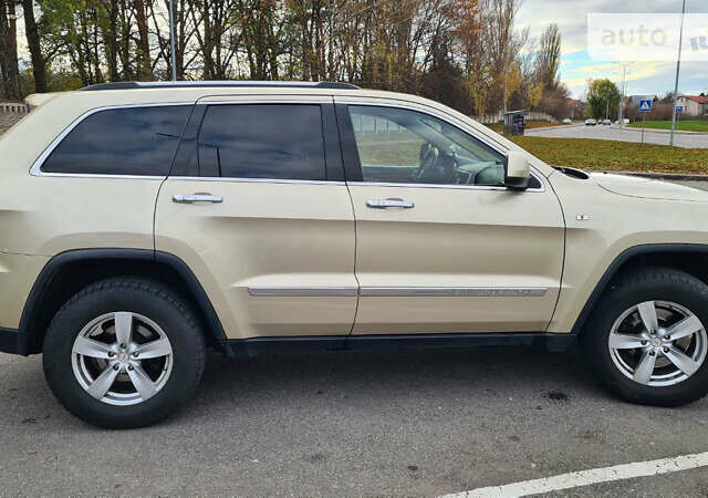 Бежевий Джип Cherokee, об'ємом двигуна 3 л та пробігом 165 тис. км за 19500 $, фото 1 на Automoto.ua