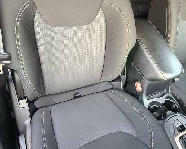 Бежевий Джип Cherokee, об'ємом двигуна 2.36 л та пробігом 95 тис. км за 14900 $, фото 14 на Automoto.ua