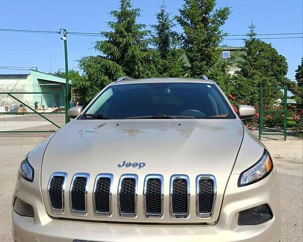 Джип Чероки 2014 в Чернигове на Automoto.ua Бежевый Джип Чероки, объемом двигателя 2.36 л и пробегом 95 тыс. км за 15460 $, фото 3 на Automoto.ua