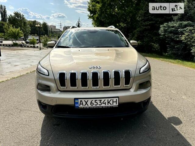 Бежевий Джип Cherokee, об'ємом двигуна 3.2 л та пробігом 139 тис. км за 12800 $, фото 2 на Automoto.ua