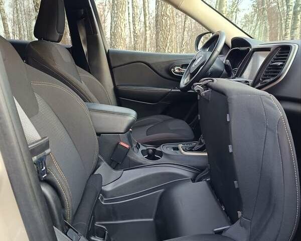 Бежевий Джип Cherokee, об'ємом двигуна 2.36 л та пробігом 95 тис. км за 14900 $, фото 15 на Automoto.ua