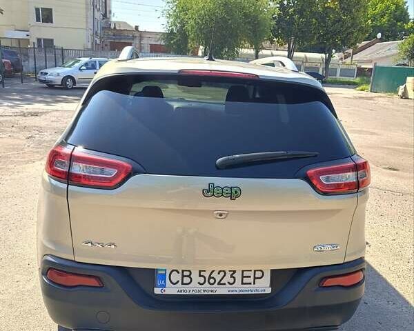 Джип Чероки 2014 в Чернигове на Automoto.ua Бежевый Джип Чероки, объемом двигателя 2.36 л и пробегом 95 тыс. км за 15460 $, фото 4 на Automoto.ua