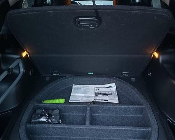 Бежевий Джип Cherokee, об'ємом двигуна 2.36 л та пробігом 95 тис. км за 14900 $, фото 17 на Automoto.ua