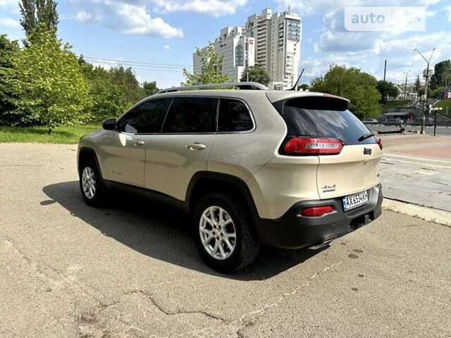 Бежевий Джип Cherokee, об'ємом двигуна 3.2 л та пробігом 139 тис. км за 12800 $, фото 5 на Automoto.ua