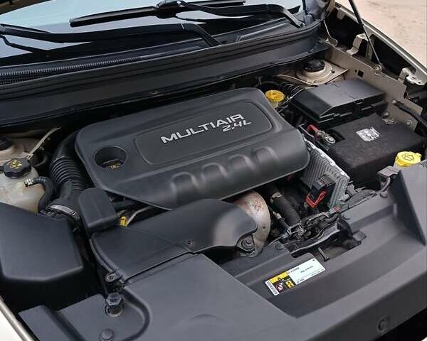 Бежевий Джип Cherokee, об'ємом двигуна 2.36 л та пробігом 95 тис. км за 14900 $, фото 4 на Automoto.ua