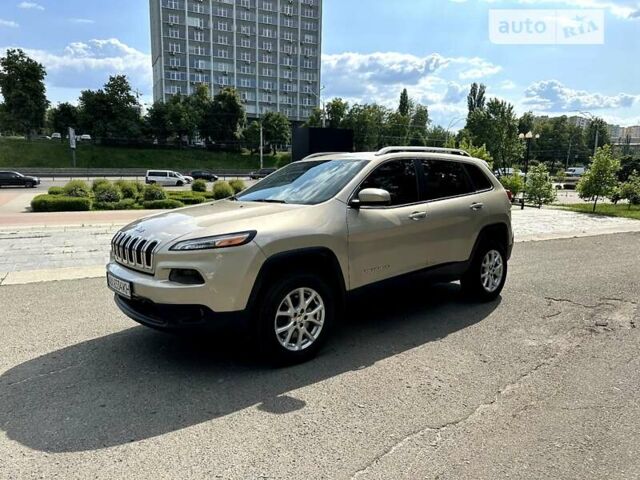 Бежевий Джип Cherokee, об'ємом двигуна 3.2 л та пробігом 139 тис. км за 12800 $, фото 1 на Automoto.ua