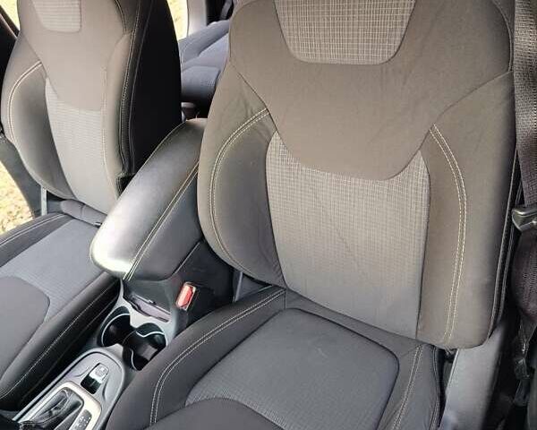 Бежевий Джип Cherokee, об'ємом двигуна 2.36 л та пробігом 95 тис. км за 14900 $, фото 11 на Automoto.ua