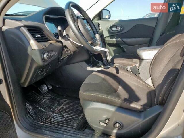 Бежевий Джип Cherokee, об'ємом двигуна 3.24 л та пробігом 88 тис. км за 1000 $, фото 6 на Automoto.ua