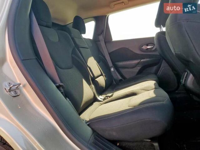 Бежевий Джип Cherokee, об'ємом двигуна 3.24 л та пробігом 88 тис. км за 1000 $, фото 10 на Automoto.ua