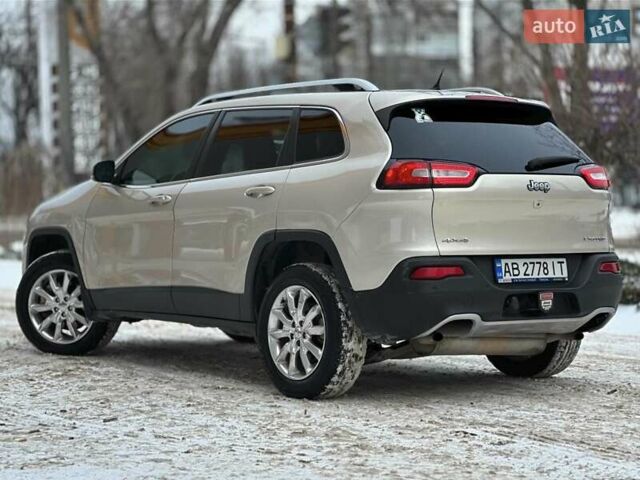 Бежевый Джип Чероки, объемом двигателя 3.2 л и пробегом 145 тыс. км за 11800 $, фото 1 на Automoto.ua
