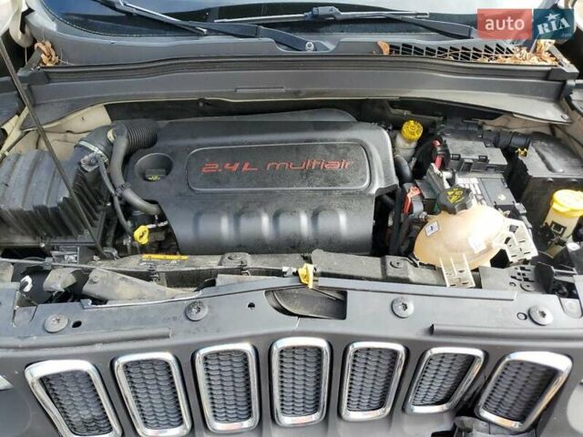 Джип Чероки 2016 в Львове на Automoto.ua Бежевый Джип Чероки, объемом двигателя 2.36 л и пробегом 74 тыс. км за 2100 $, фото 11 на Automoto.ua