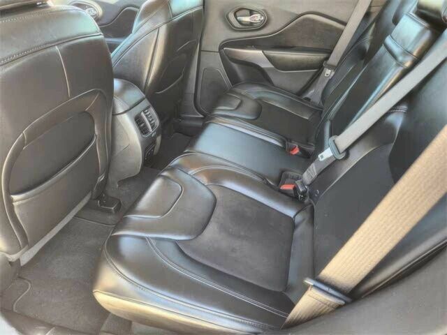 Бежевый Джип Чероки, объемом двигателя 3.2 л и пробегом 50 тыс. км за 5900 $, фото 9 на Automoto.ua