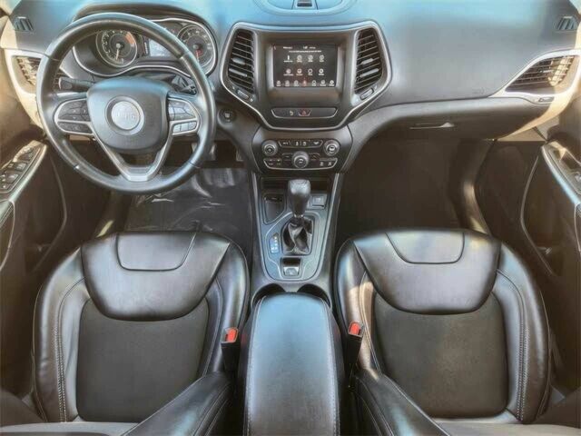 Бежевый Джип Чероки, объемом двигателя 3.2 л и пробегом 50 тыс. км за 5900 $, фото 8 на Automoto.ua