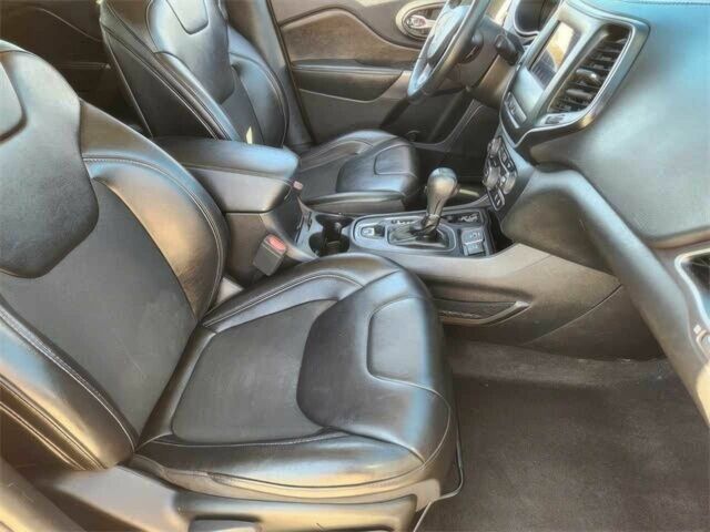 Бежевый Джип Чероки, объемом двигателя 3.2 л и пробегом 50 тыс. км за 5900 $, фото 6 на Automoto.ua