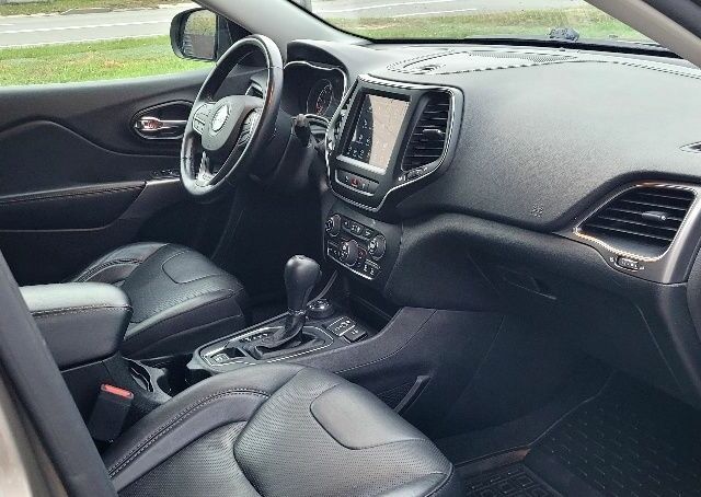 Бежевый Джип Чероки, объемом двигателя 3.2 л и пробегом 56 тыс. км за 17999 $, фото 5 на Automoto.ua