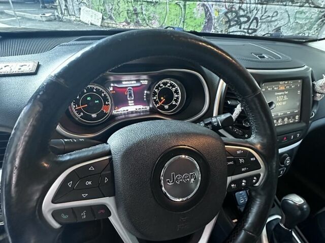 Джип Чероки 2014 в Одессе на Automoto.ua Черный Джип Чероки, объемом двигателя 2.4 л и пробегом 177 тыс. км за 12800 $, фото 2 на Automoto.ua