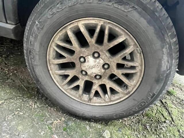 Черный Джип Чероки, объемом двигателя 2.8 л и пробегом 330 тыс. км за 3500 $, фото 4 на Automoto.ua