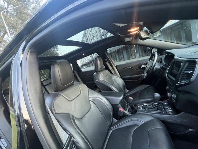 Чорний Джип Cherokee, об'ємом двигуна 3.2 л та пробігом 80 тис. км за 515 $, фото 5 на Automoto.ua
