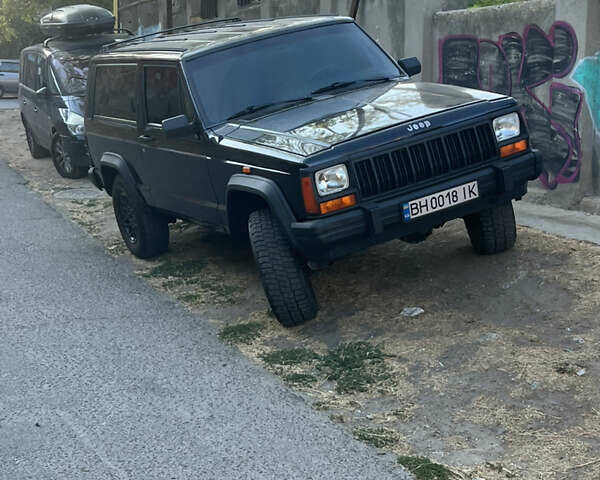 Черный Джип Чероки, объемом двигателя 2.1 л и пробегом 100 тыс. км за 12000 $, фото 1 на Automoto.ua