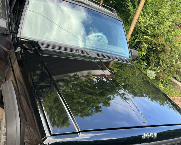 Черный Джип Чероки, объемом двигателя 2.1 л и пробегом 100 тыс. км за 12000 $, фото 16 на Automoto.ua