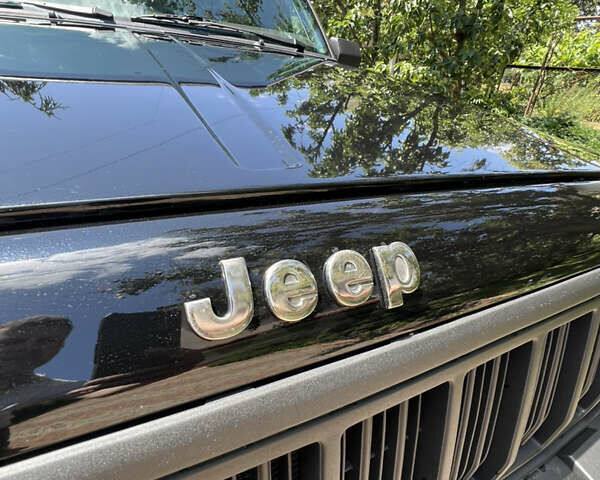 Черный Джип Чероки, объемом двигателя 2.1 л и пробегом 100 тыс. км за 12000 $, фото 7 на Automoto.ua