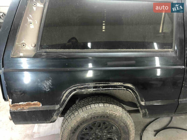 Черный Джип Чероки, объемом двигателя 2.1 л и пробегом 100 тыс. км за 12000 $, фото 33 на Automoto.ua