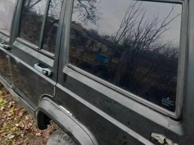 Черный Джип Чероки, объемом двигателя 4 л и пробегом 260 тыс. км за 2750 $, фото 7 на Automoto.ua