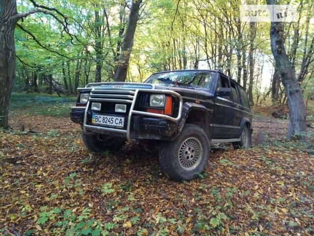 Чорний Джип Cherokee, об'ємом двигуна 4 л та пробігом 322 тис. км за 5800 $, фото 2 на Automoto.ua