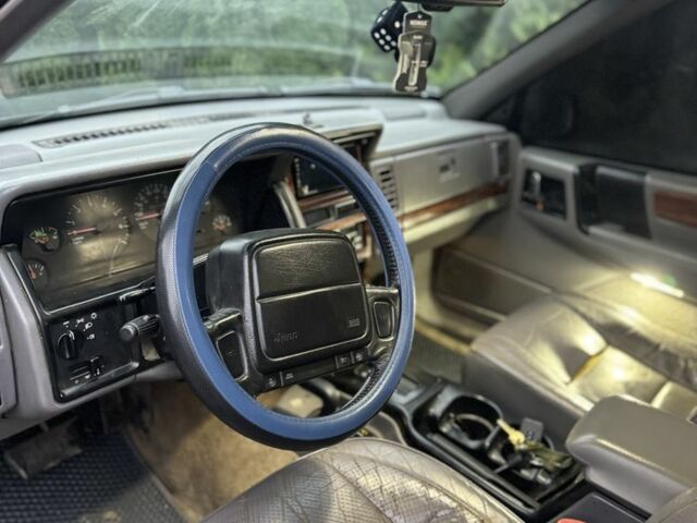 Чорний Джип Cherokee, об'ємом двигуна 5.2 л та пробігом 340 тис. км за 6300 $, фото 6 на Automoto.ua