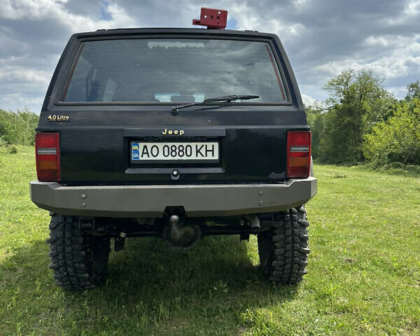 Чорний Джип Cherokee, об'ємом двигуна 4 л та пробігом 370 тис. км за 11500 $, фото 2 на Automoto.ua