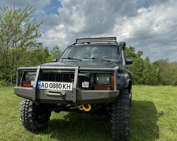 Чорний Джип Cherokee, об'ємом двигуна 4 л та пробігом 370 тис. км за 11500 $, фото 3 на Automoto.ua