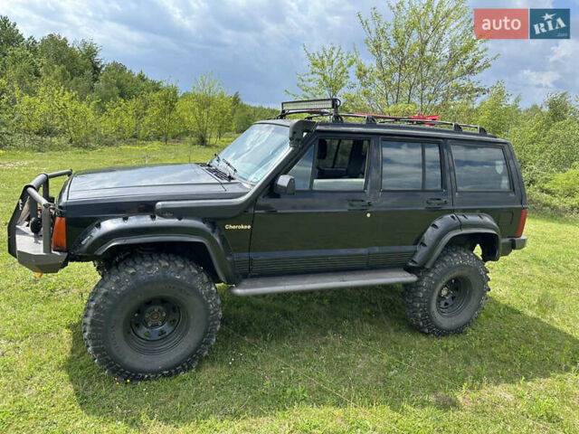 Чорний Джип Cherokee, об'ємом двигуна 4 л та пробігом 370 тис. км за 11500 $, фото 4 на Automoto.ua