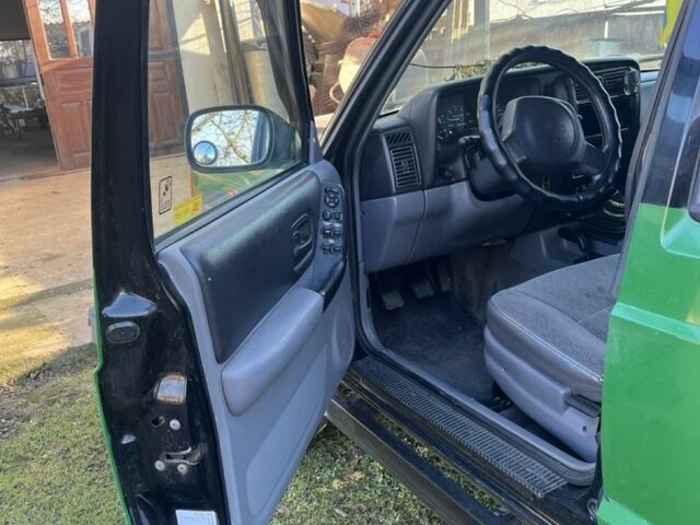 Черный Джип Чероки, объемом двигателя 2.5 л и пробегом 230 тыс. км за 5700 $, фото 6 на Automoto.ua