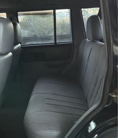 Черный Джип Чероки, объемом двигателя 2.5 л и пробегом 230 тыс. км за 5700 $, фото 8 на Automoto.ua