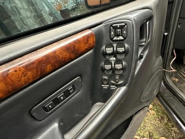 Черный Джип Чероки, объемом двигателя 2.5 л и пробегом 273 тыс. км за 2700 $, фото 4 на Automoto.ua