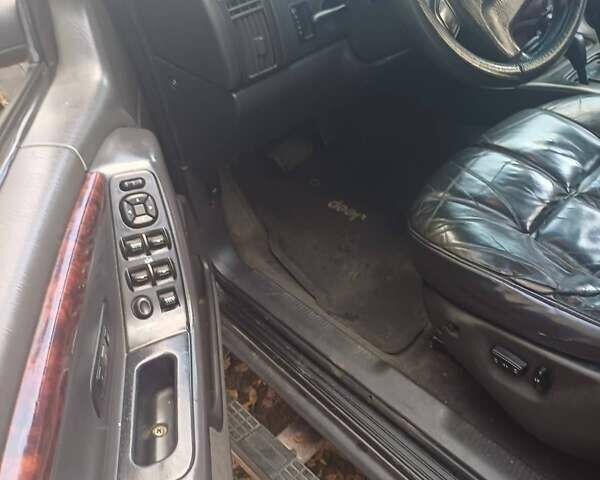 Чорний Джип Cherokee, об'ємом двигуна 3.1 л та пробігом 333 тис. км за 8500 $, фото 1 на Automoto.ua