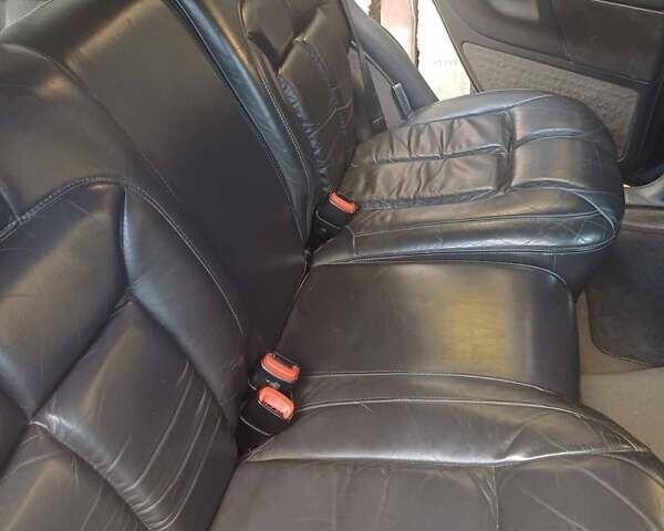 Чорний Джип Cherokee, об'ємом двигуна 3.1 л та пробігом 333 тис. км за 8500 $, фото 3 на Automoto.ua