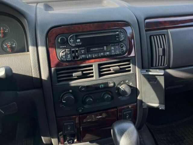 Черный Джип Чероки, объемом двигателя 4.7 л и пробегом 270 тыс. км за 3000 $, фото 4 на Automoto.ua