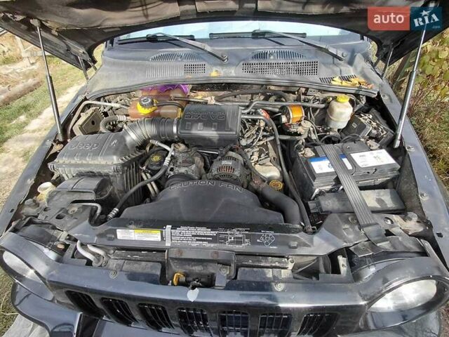 Черный Джип Чероки, объемом двигателя 3.7 л и пробегом 320 тыс. км за 6000 $, фото 1 на Automoto.ua